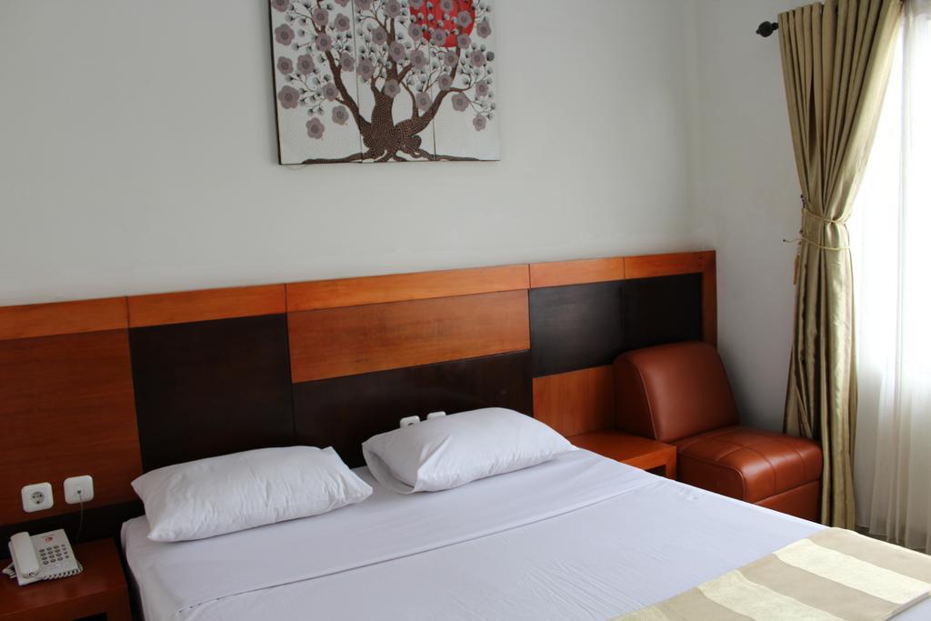 Hotel Grand Karawang Indah Esterno foto
