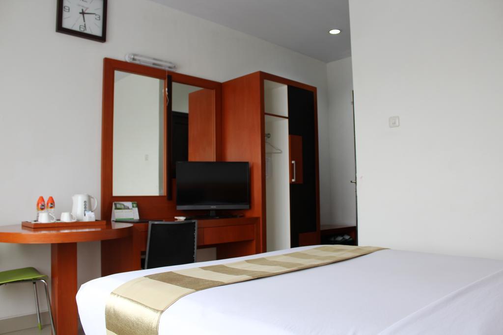Hotel Grand Karawang Indah Esterno foto