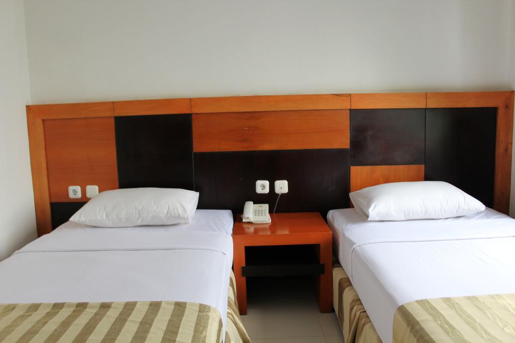 Hotel Grand Karawang Indah Esterno foto