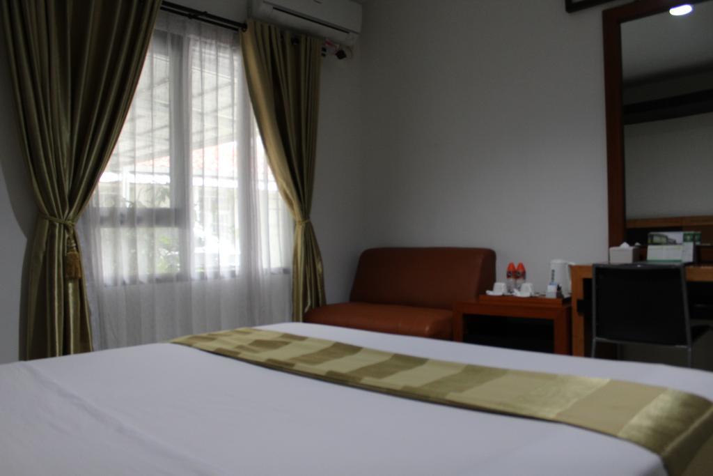 Hotel Grand Karawang Indah Esterno foto