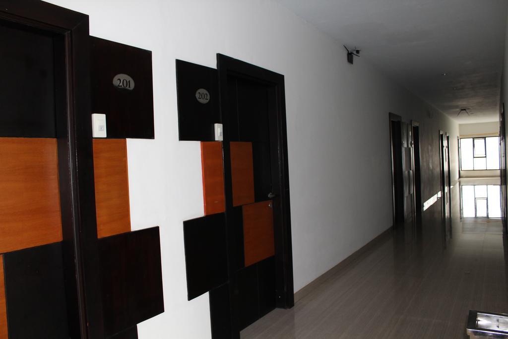 Hotel Grand Karawang Indah Esterno foto