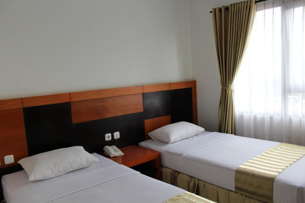 Hotel Grand Karawang Indah Esterno foto