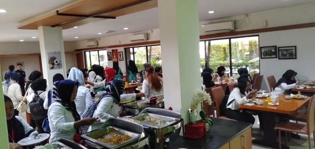 Hotel Grand Karawang Indah Esterno foto