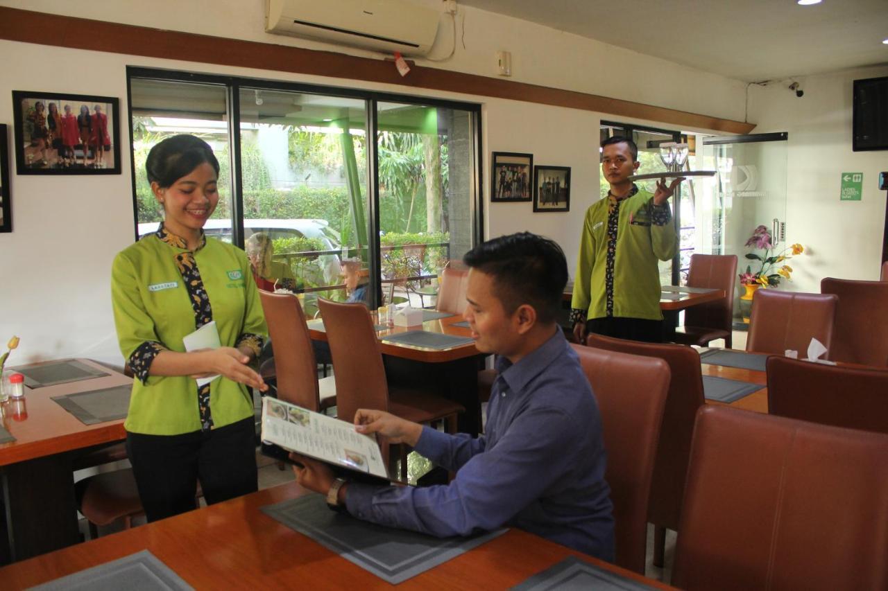 Hotel Grand Karawang Indah Esterno foto